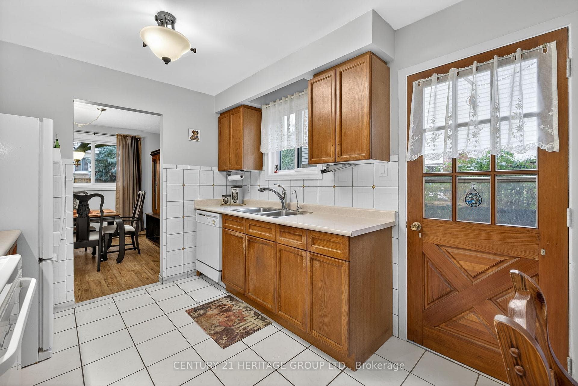 374 Maplegrove Avenue photo 8