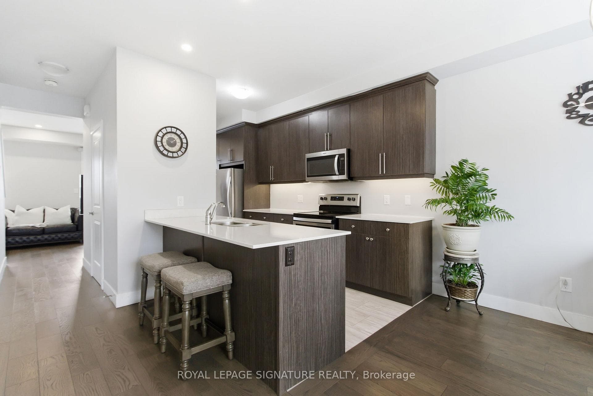 2104 Meadowgate Boulevard photo 3