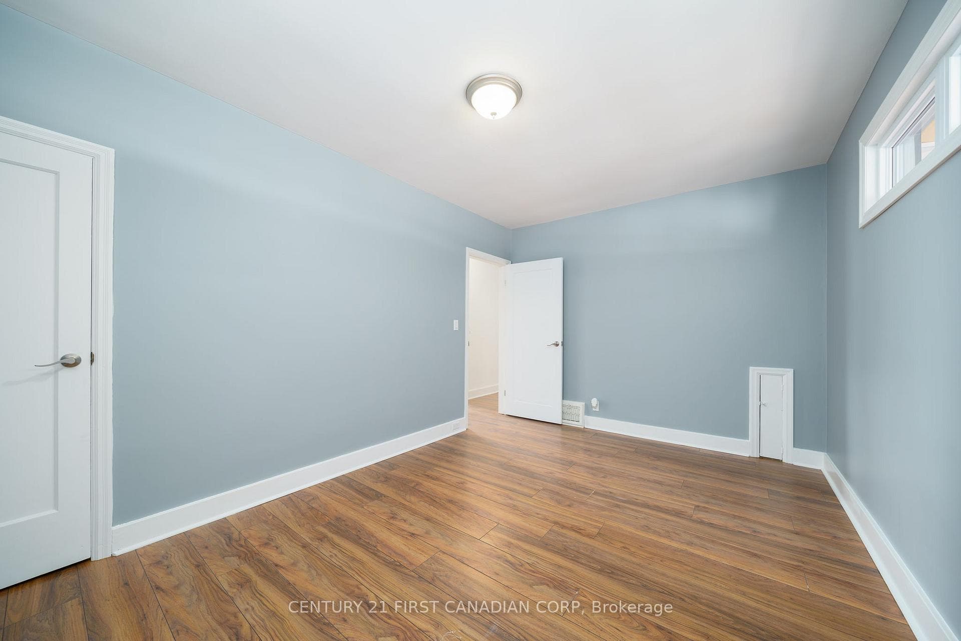 346 Caradoc Street photo 12