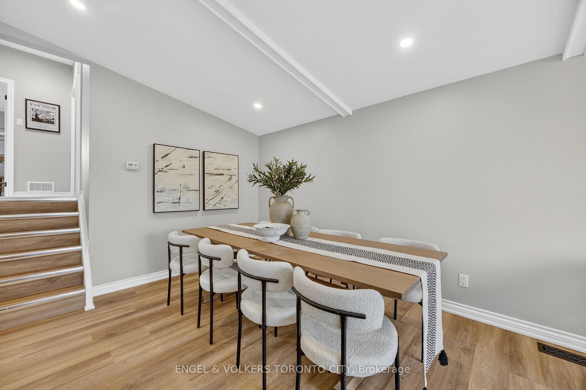 33 Wheatsheaf Crescent photo 13