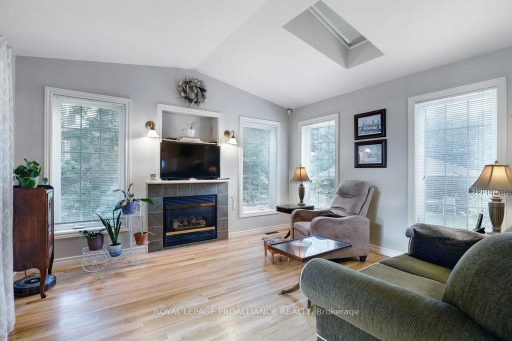 134 PADDOCK Way photo 13