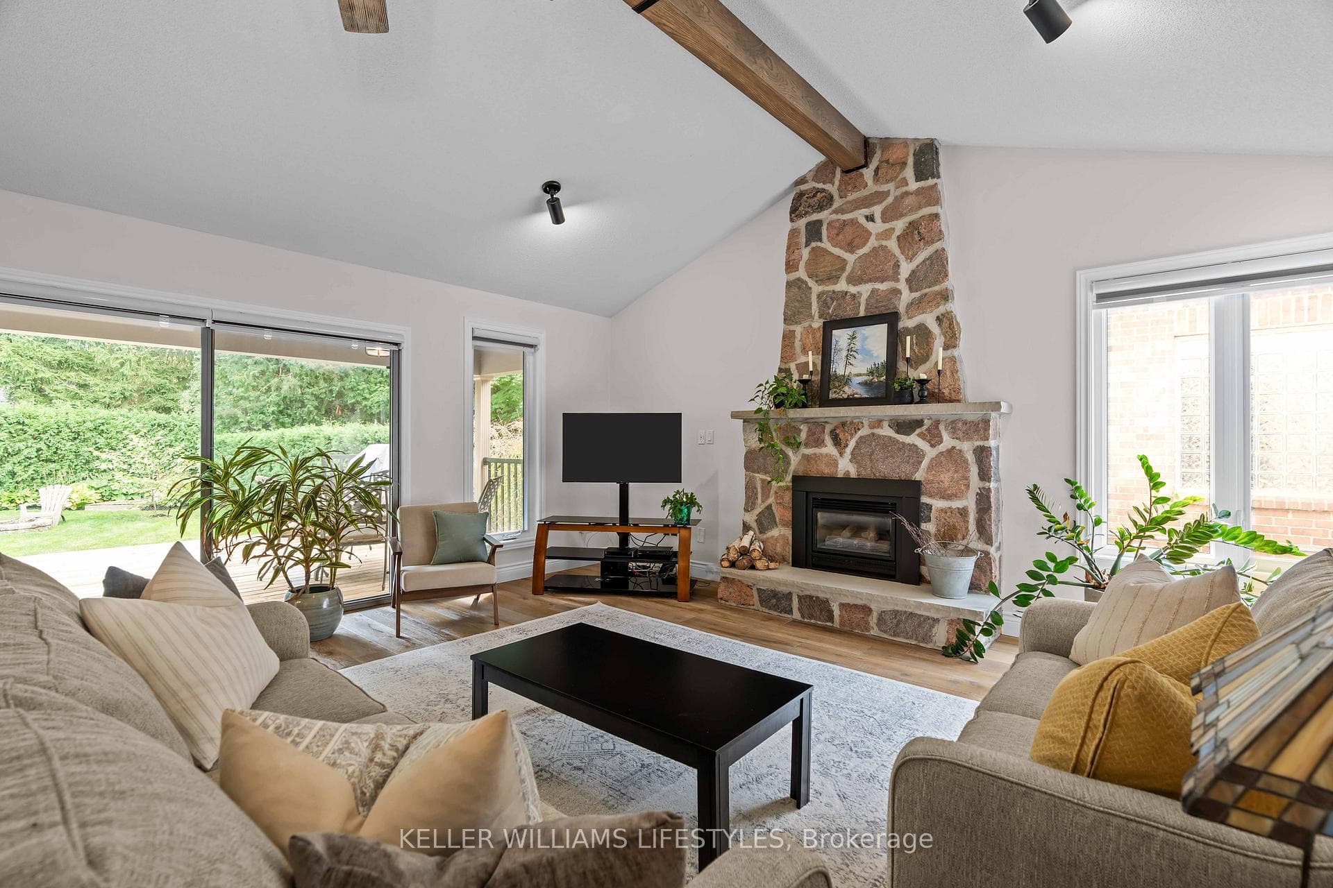 27 FRANCES Drive photo 8