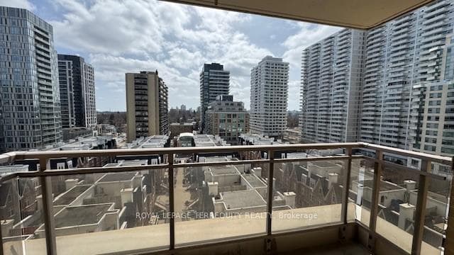 123 Eglinton Avenue Unit 1009 photo 2