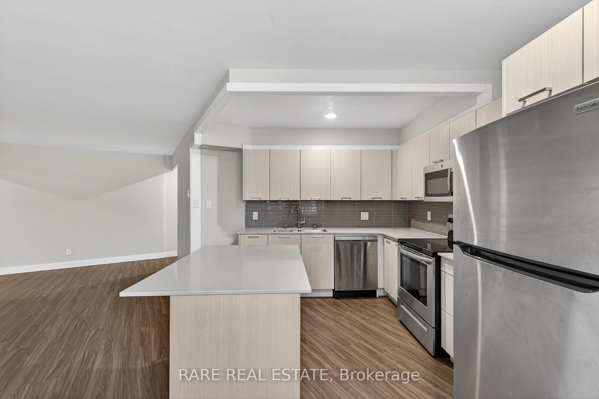 4340 Bloor Street Unit 103 photo 9