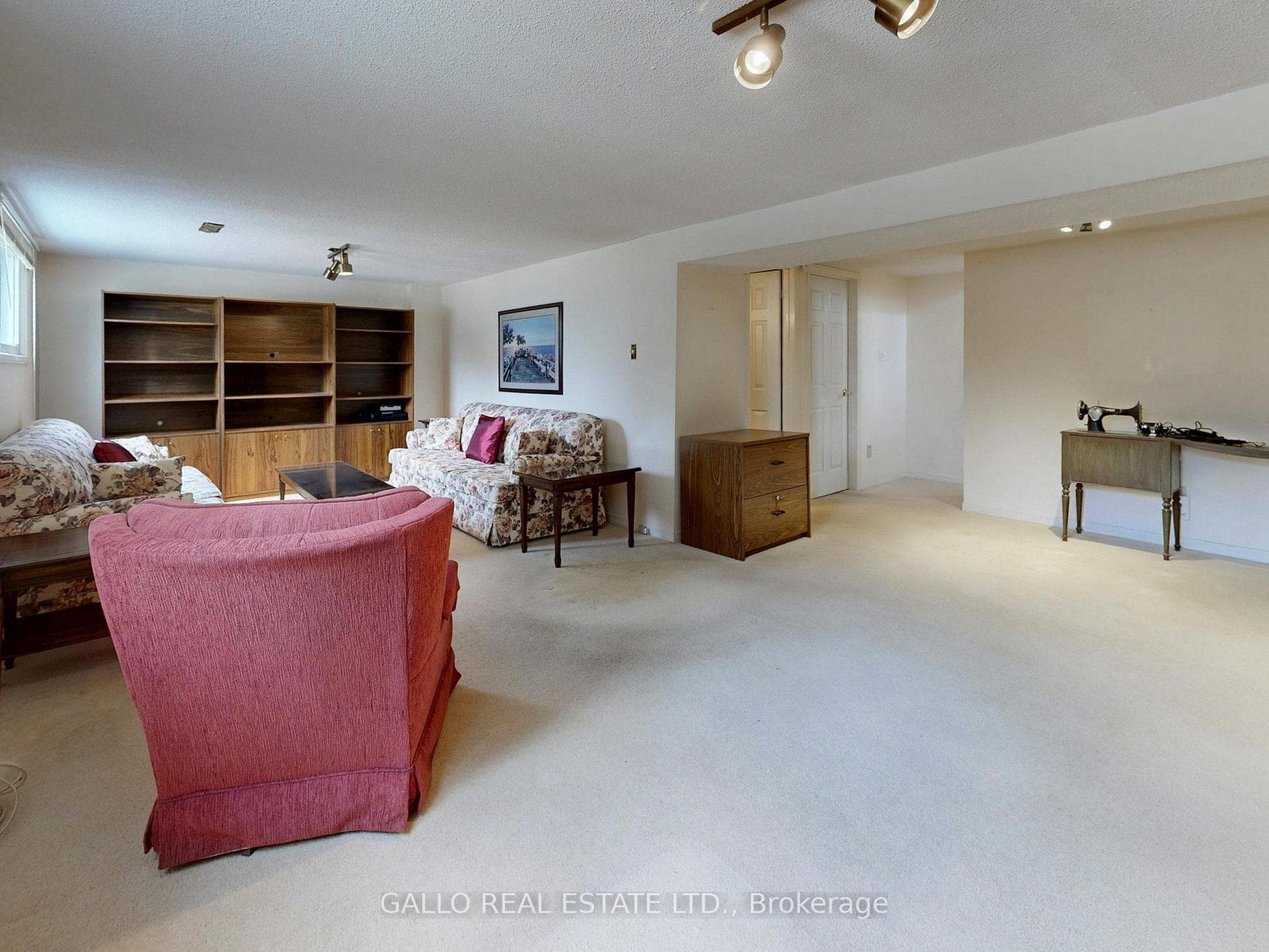 155 Goldhawk Trail photo 18