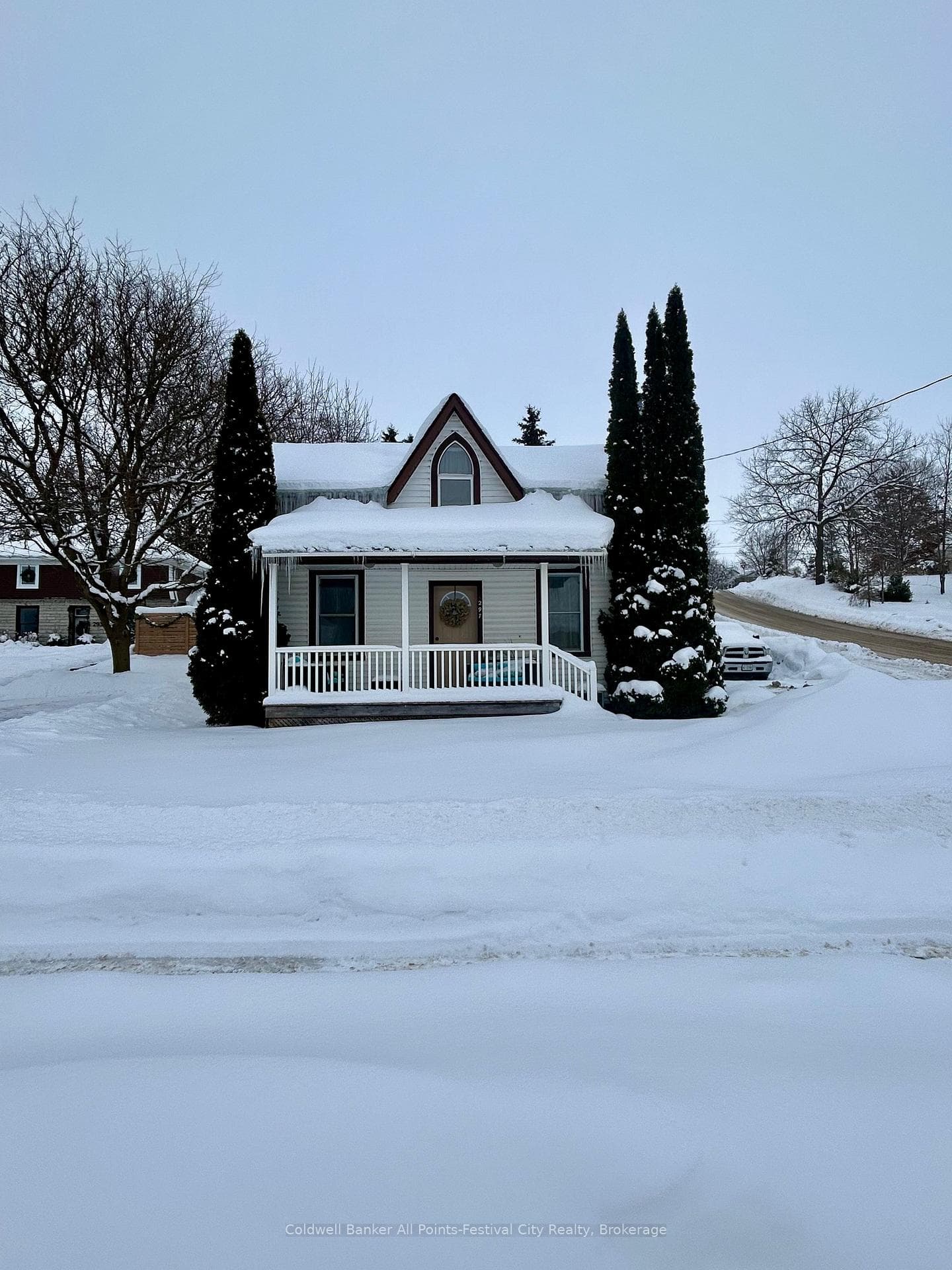 297 Wellington Street photo 1