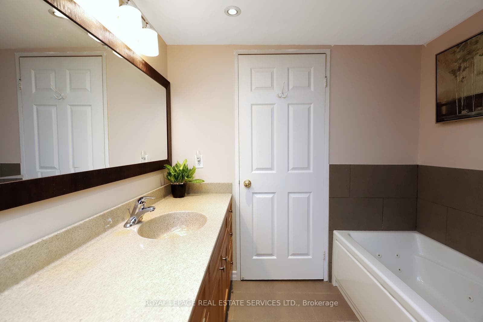 2177 Burnhamthorpe Road Unit 1504 photo 22