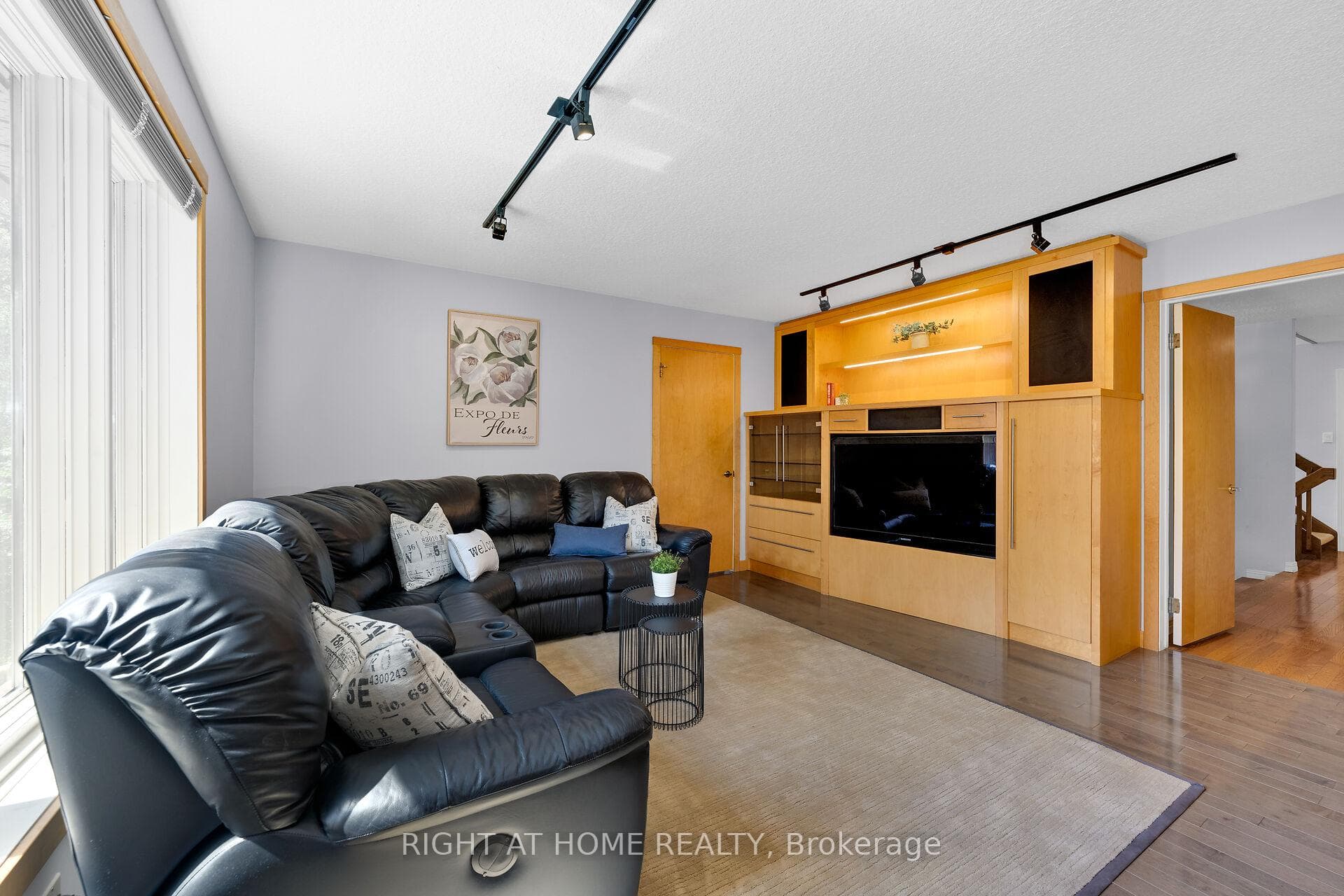 33 Walnut Drive photo 13