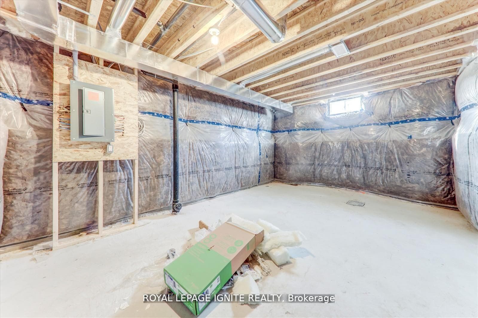 553 Hudson Crescent photo 31