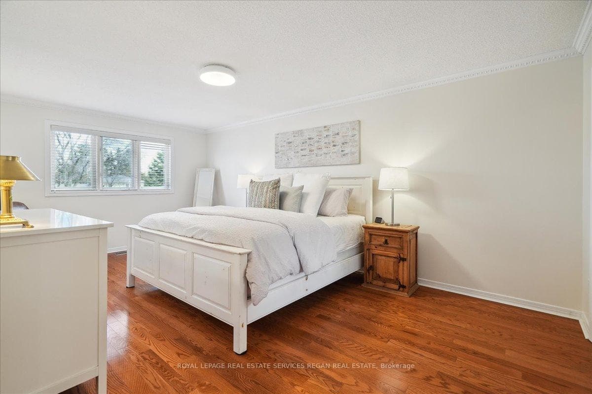 1404 Kathleen Crescent photo 21
