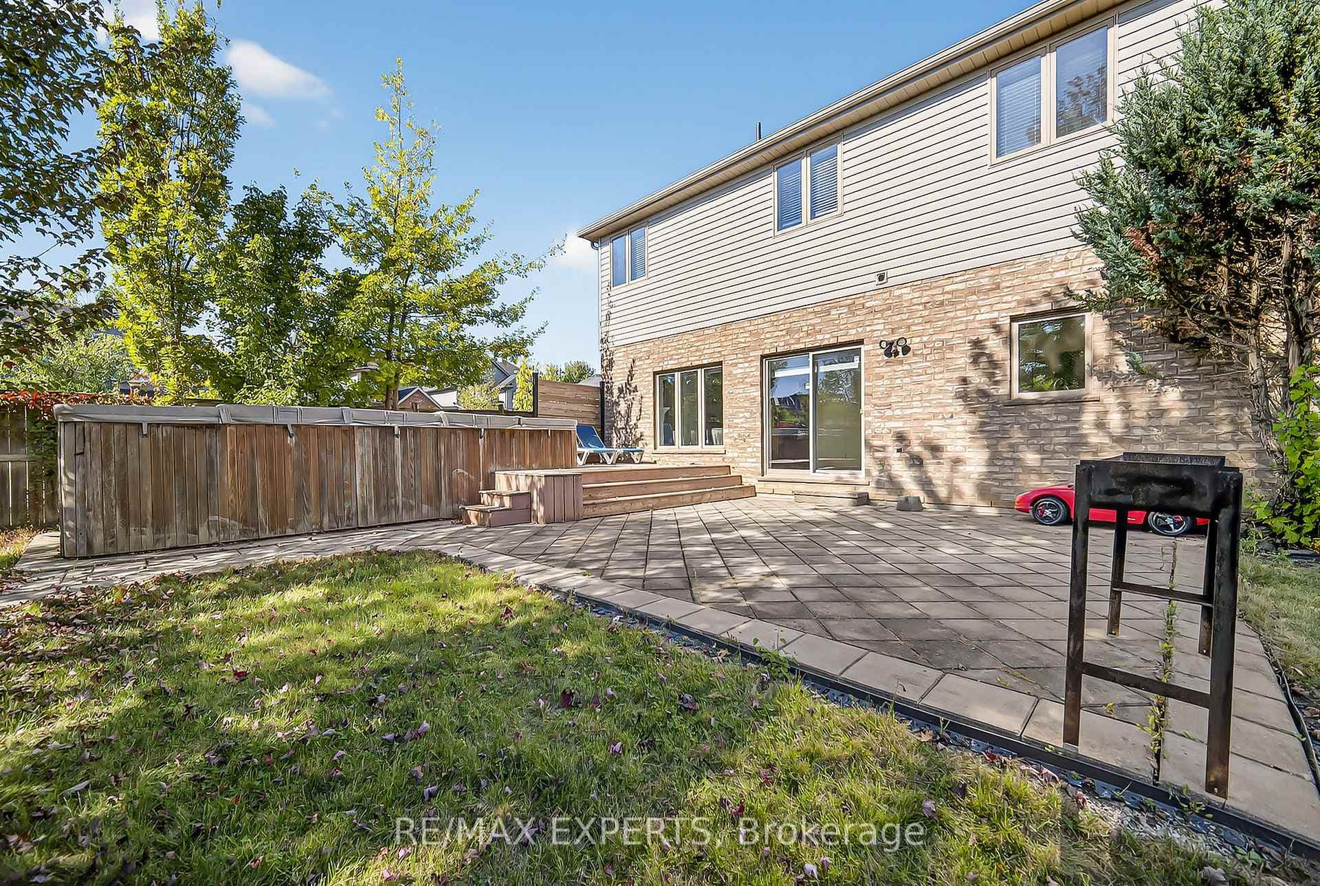 936 Talisman Crescent photo 30