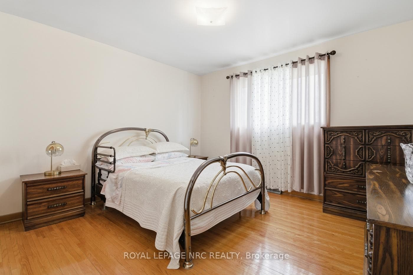 122 Wellington Street photo 21
