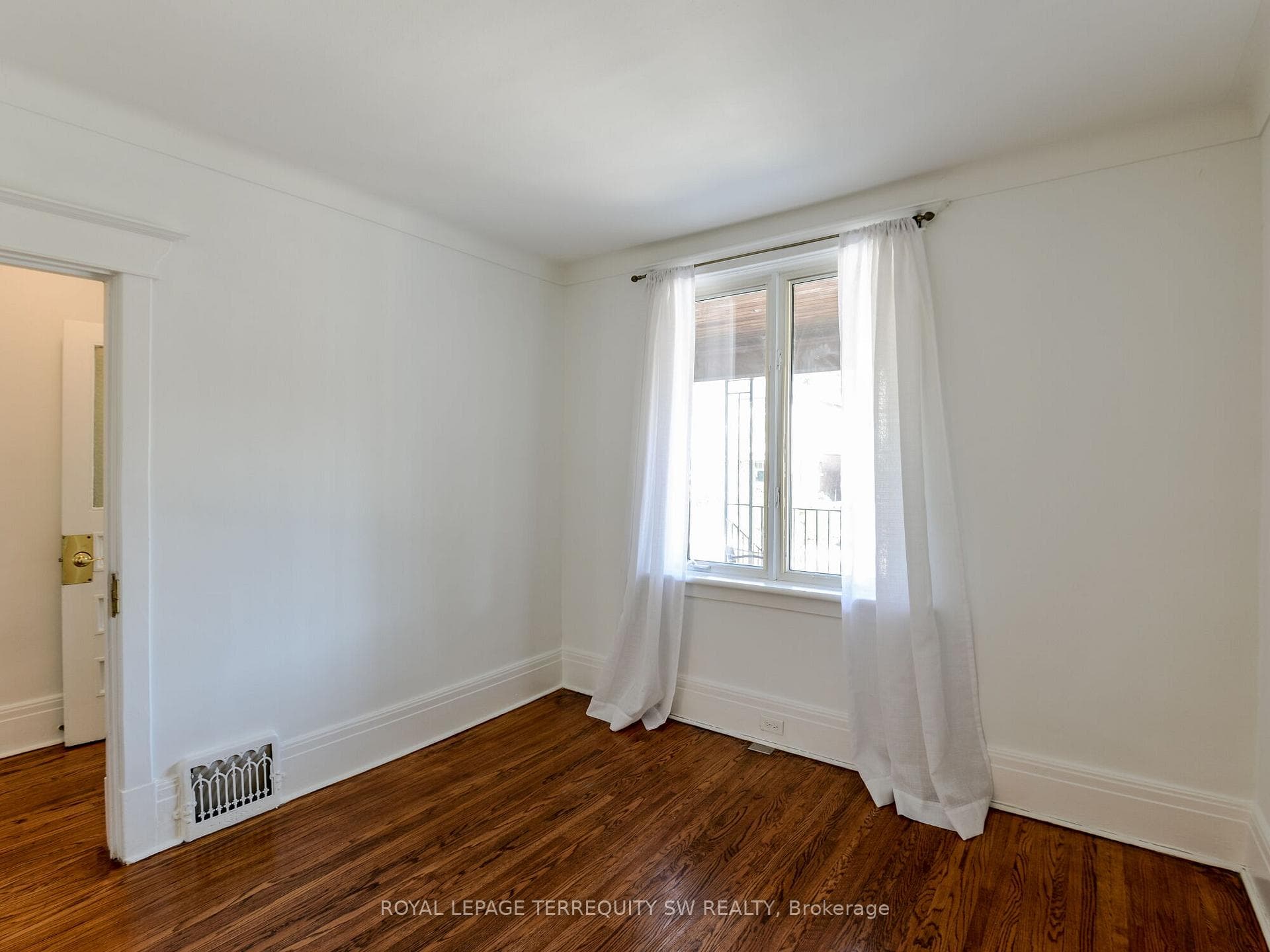105 Barker Avenue photo 6