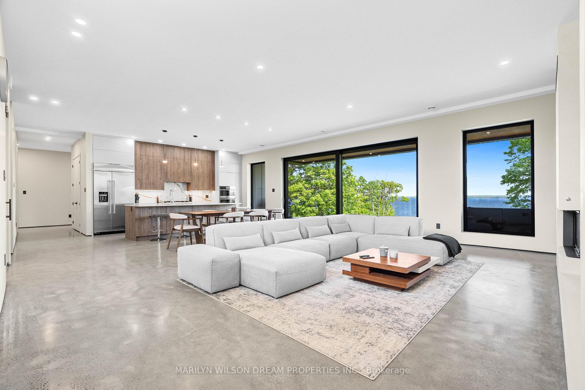 2486 Howe Island Drive photo 4