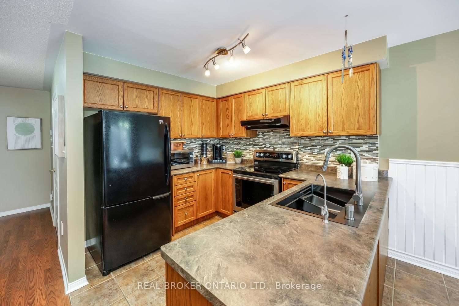 253 Sprucewood Crescent Unit 5 photo 7