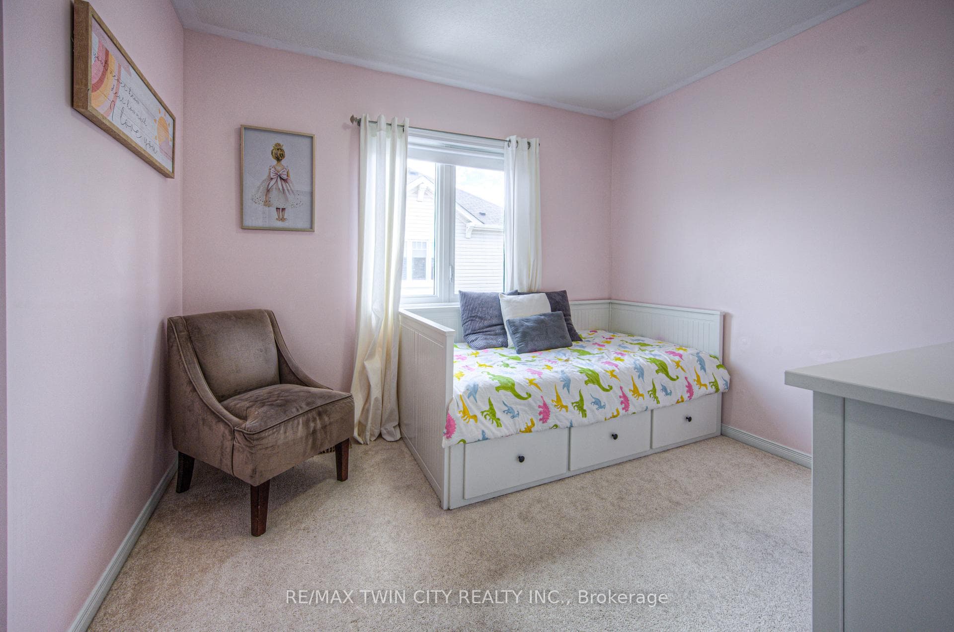 242 Pineglen Crescent photo 18
