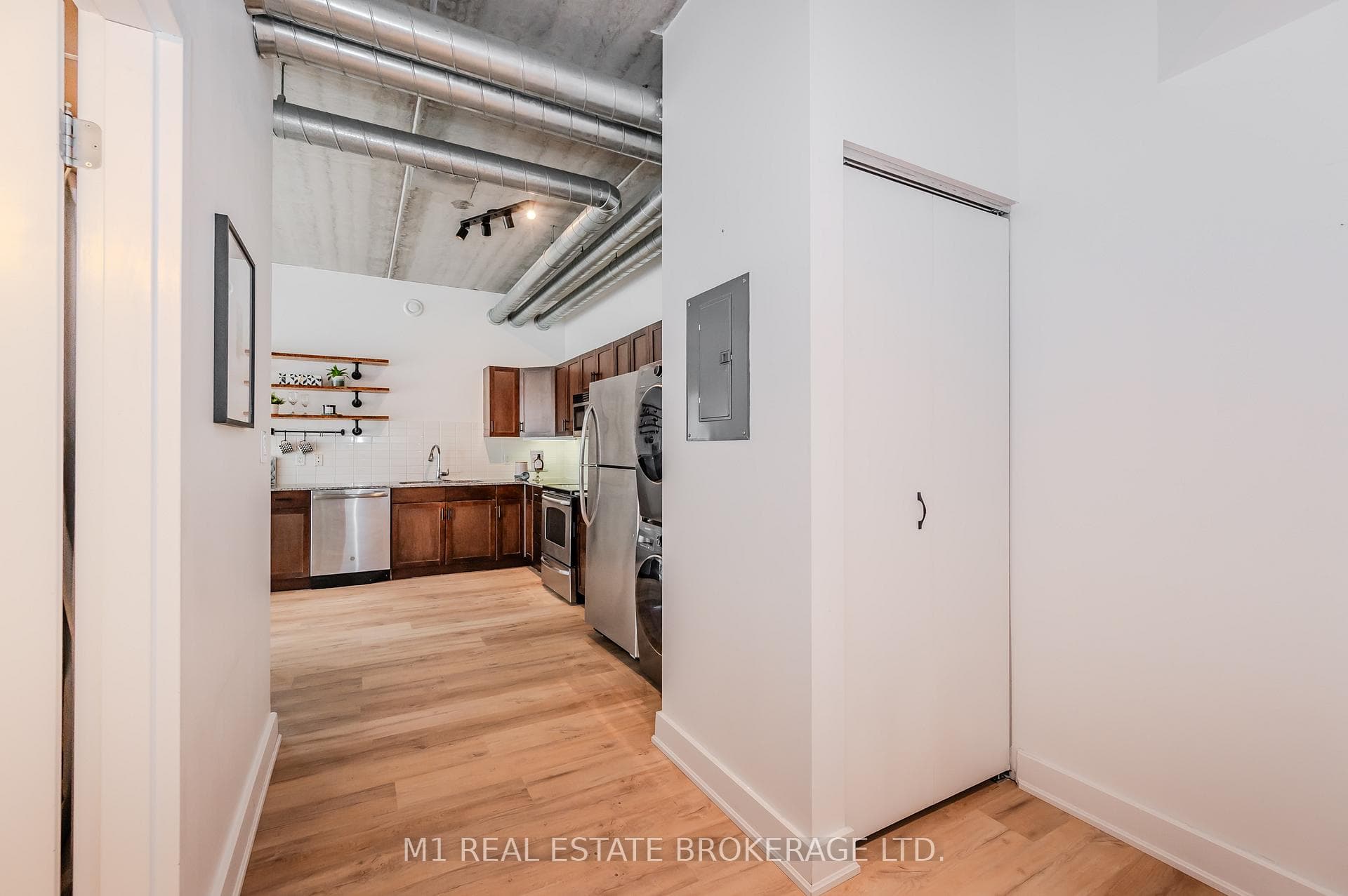 36 Regina Street Unit 305 photo 2