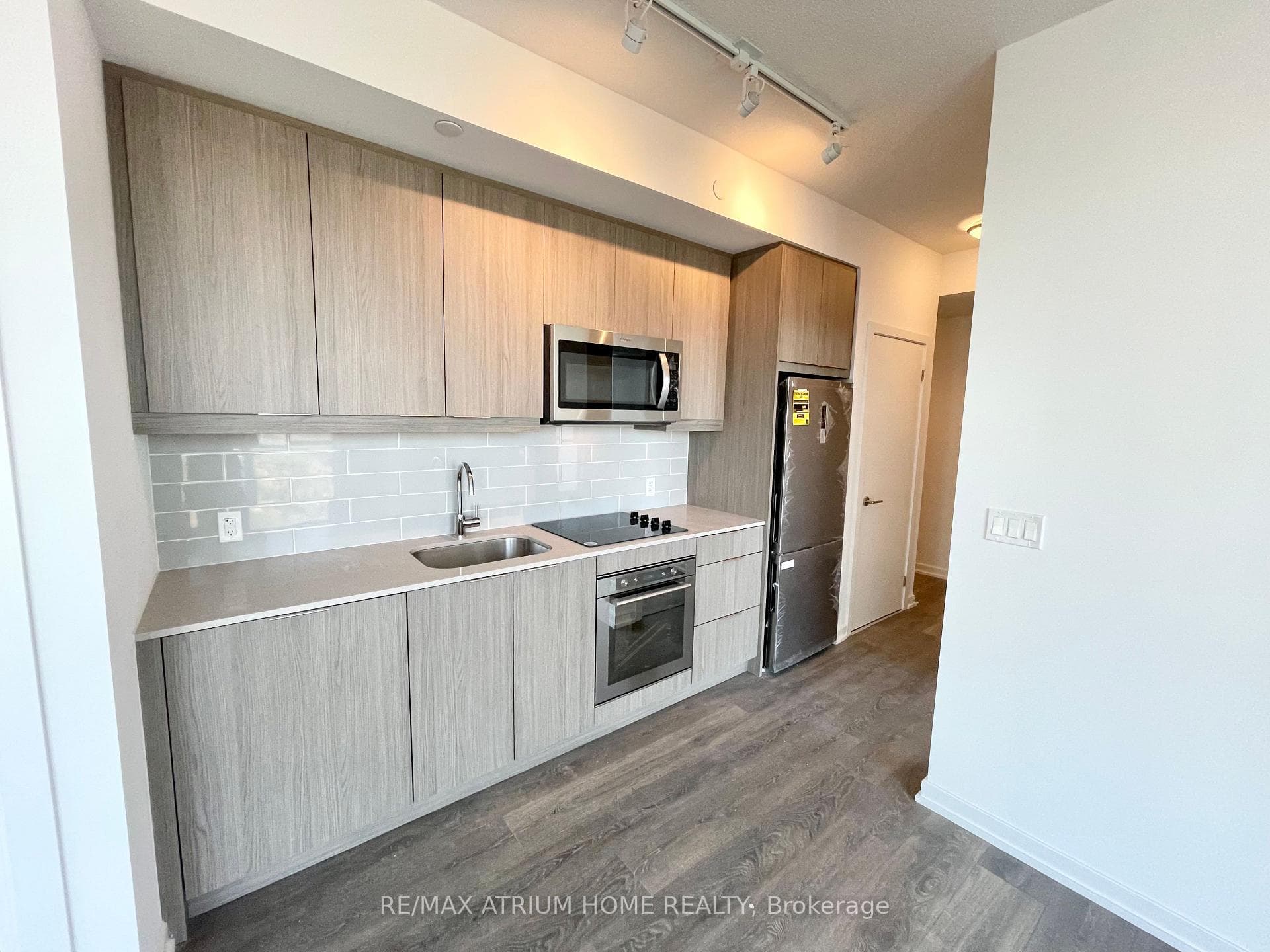 32 Forest Manor Road Unit 2102 photo 8