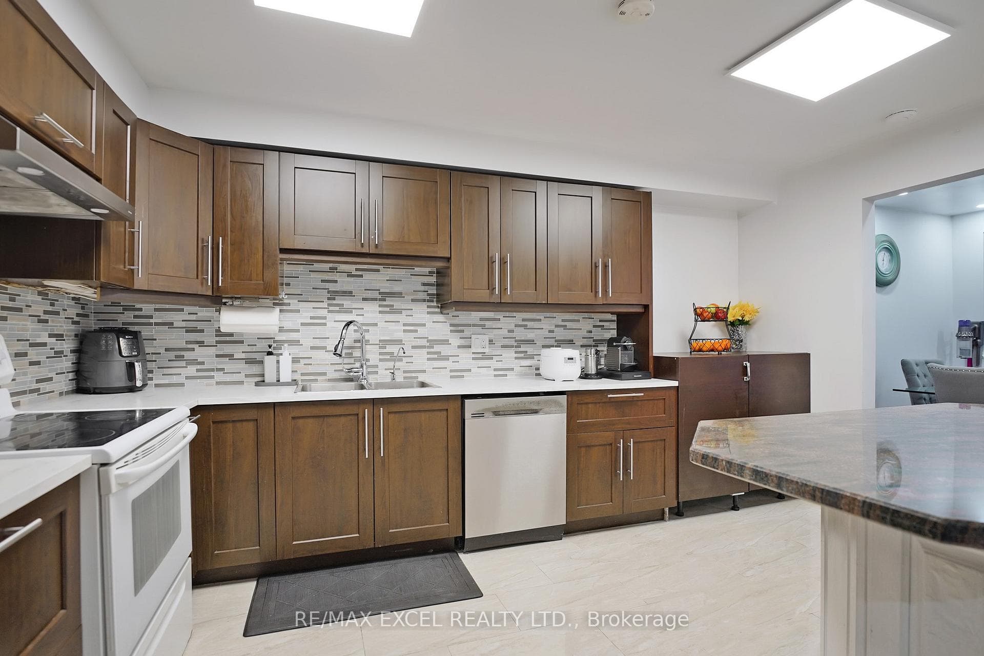 398 Bristol Crescent photo 13