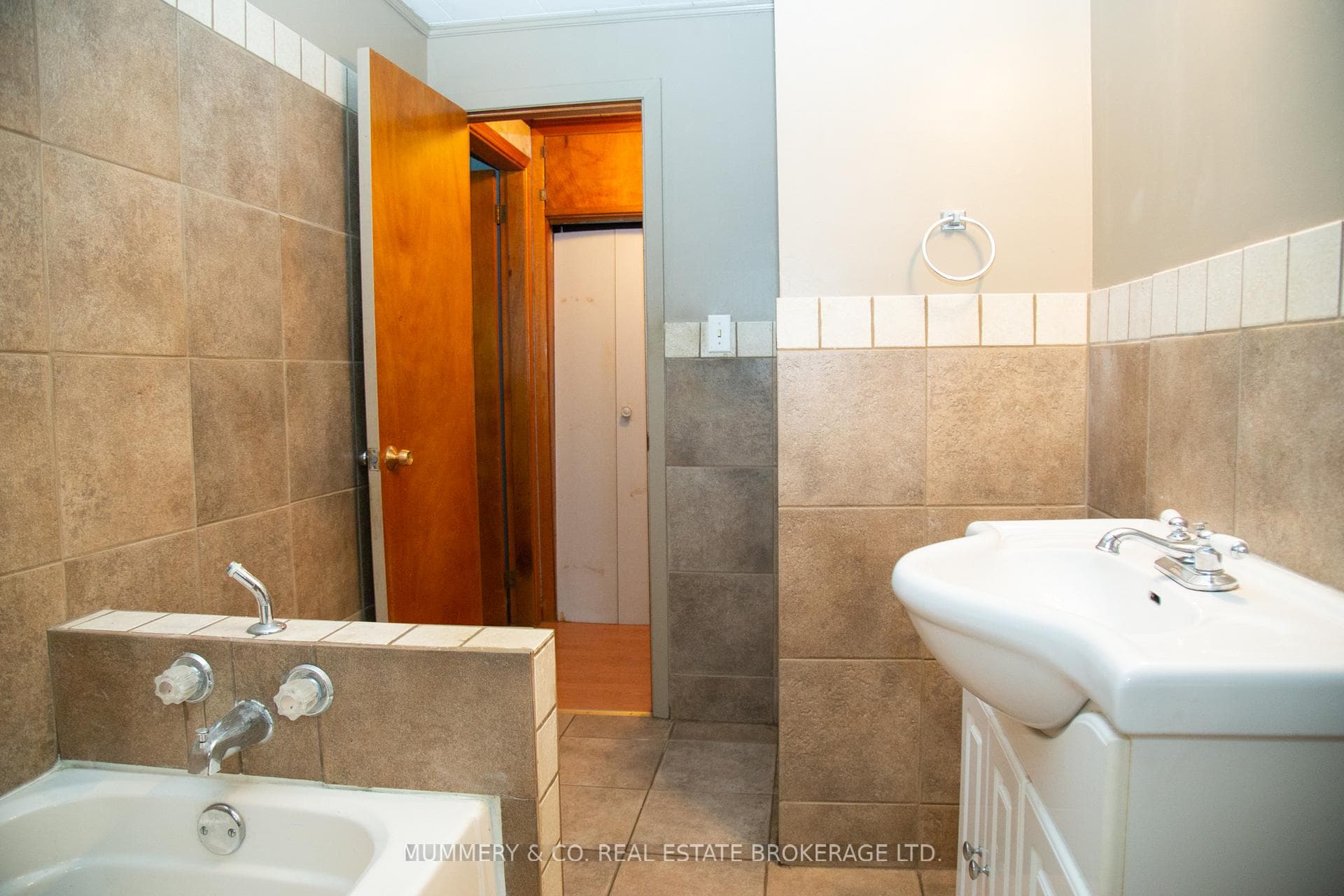 634 St Andrew Street photo 28