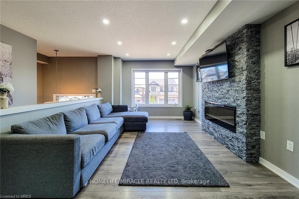 52 Crafter Crescent photo 12