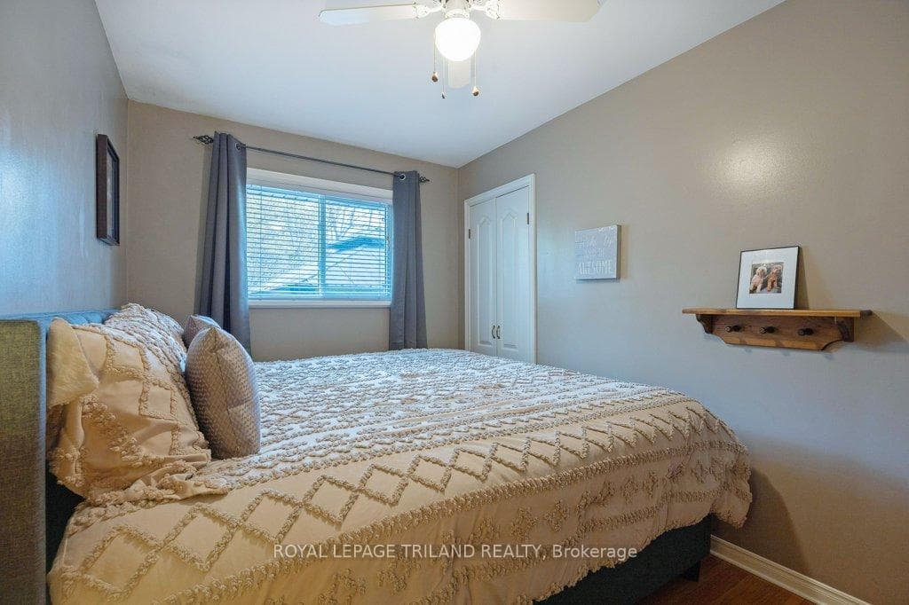 596 RIDGEWOOD Crescent photo 14