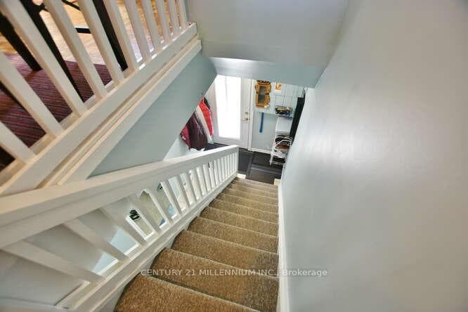 171 Escarpment Crescent photo 3