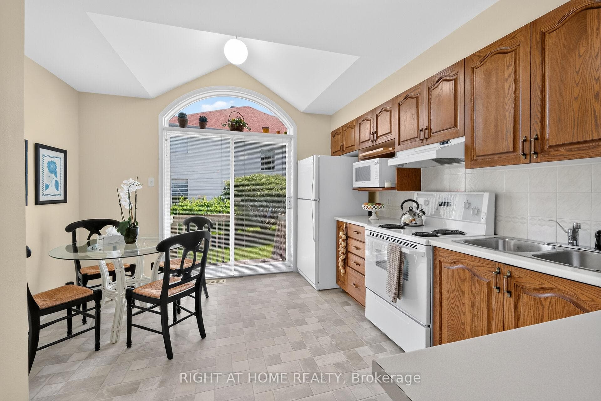 6165 Arbourwood Drive photo 9