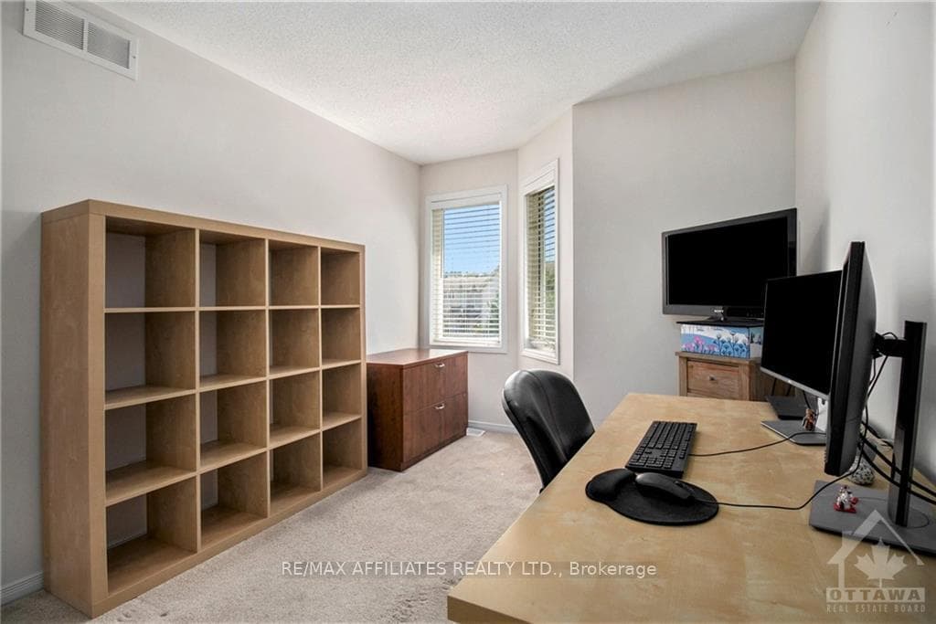 250 PARKROSE photo 16