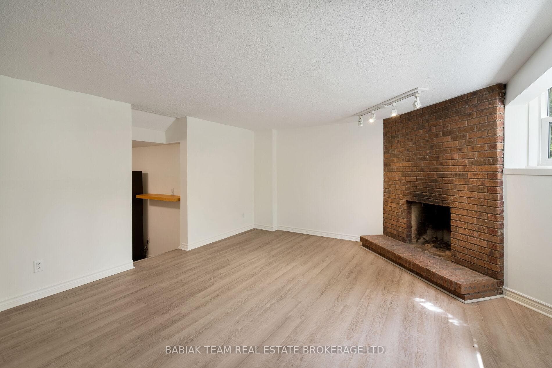 98 Abbott Avenue photo 30