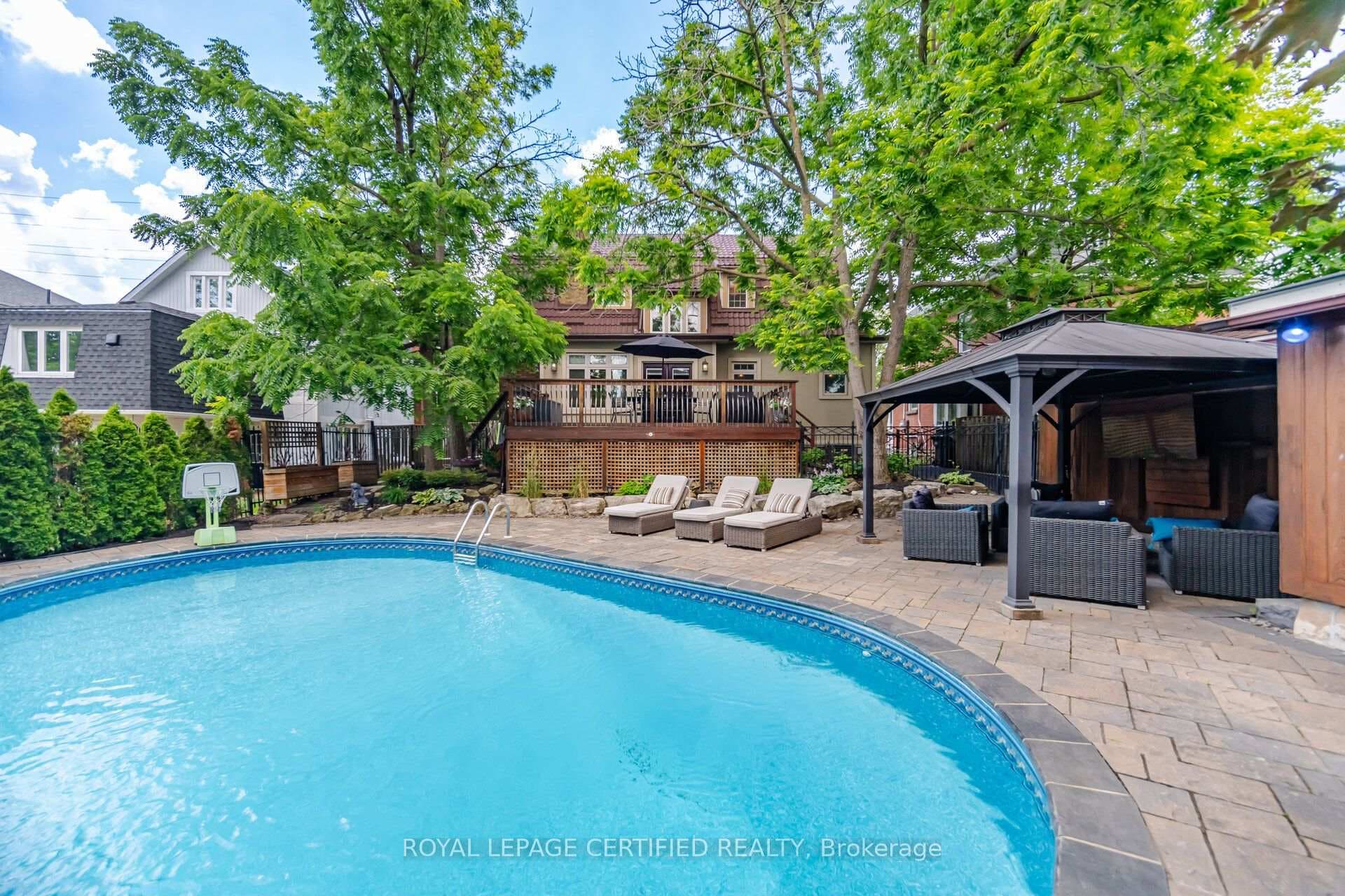 8 Elizabeth Street photo 47