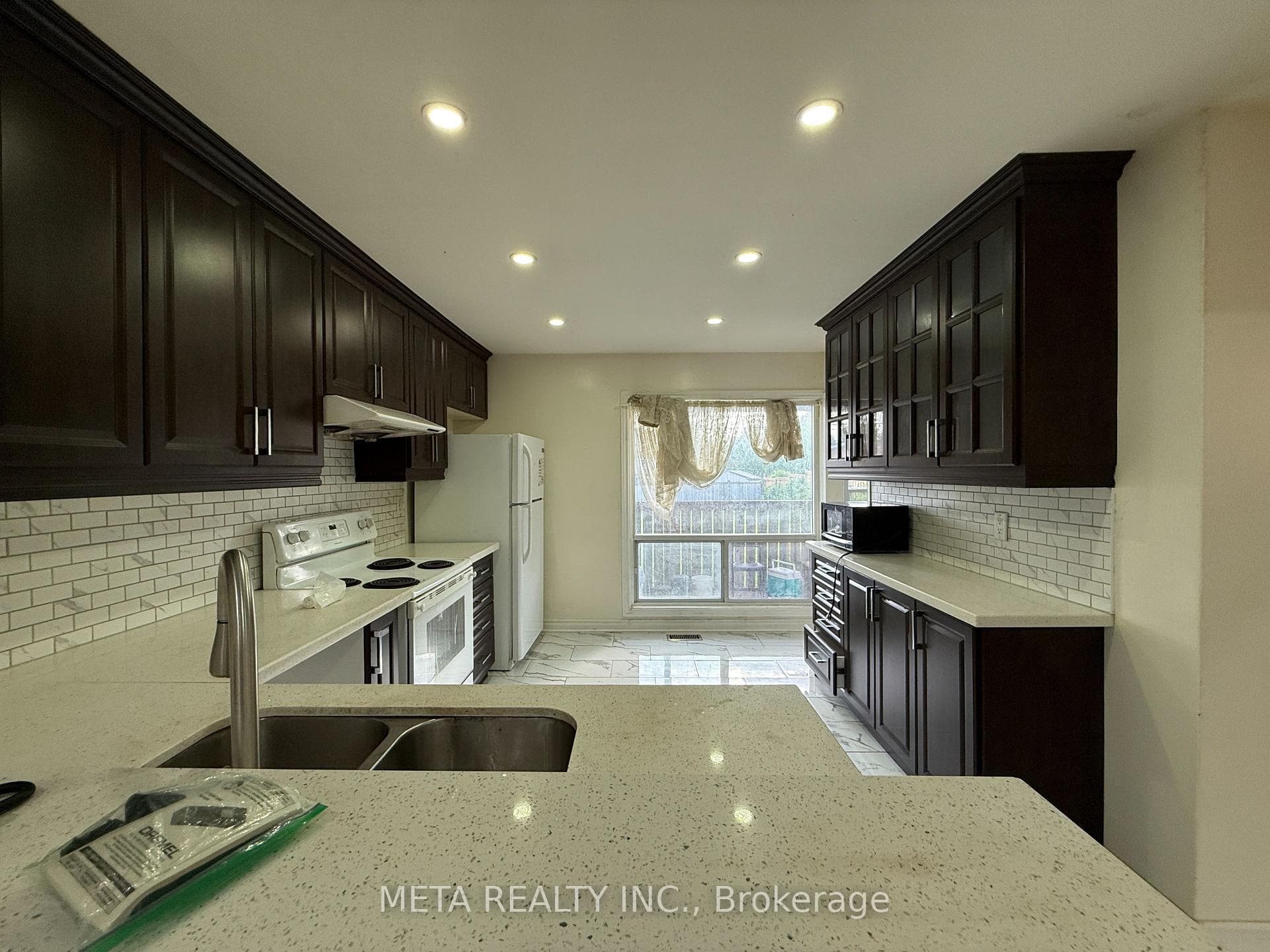 556 Mccowan Road photo 14