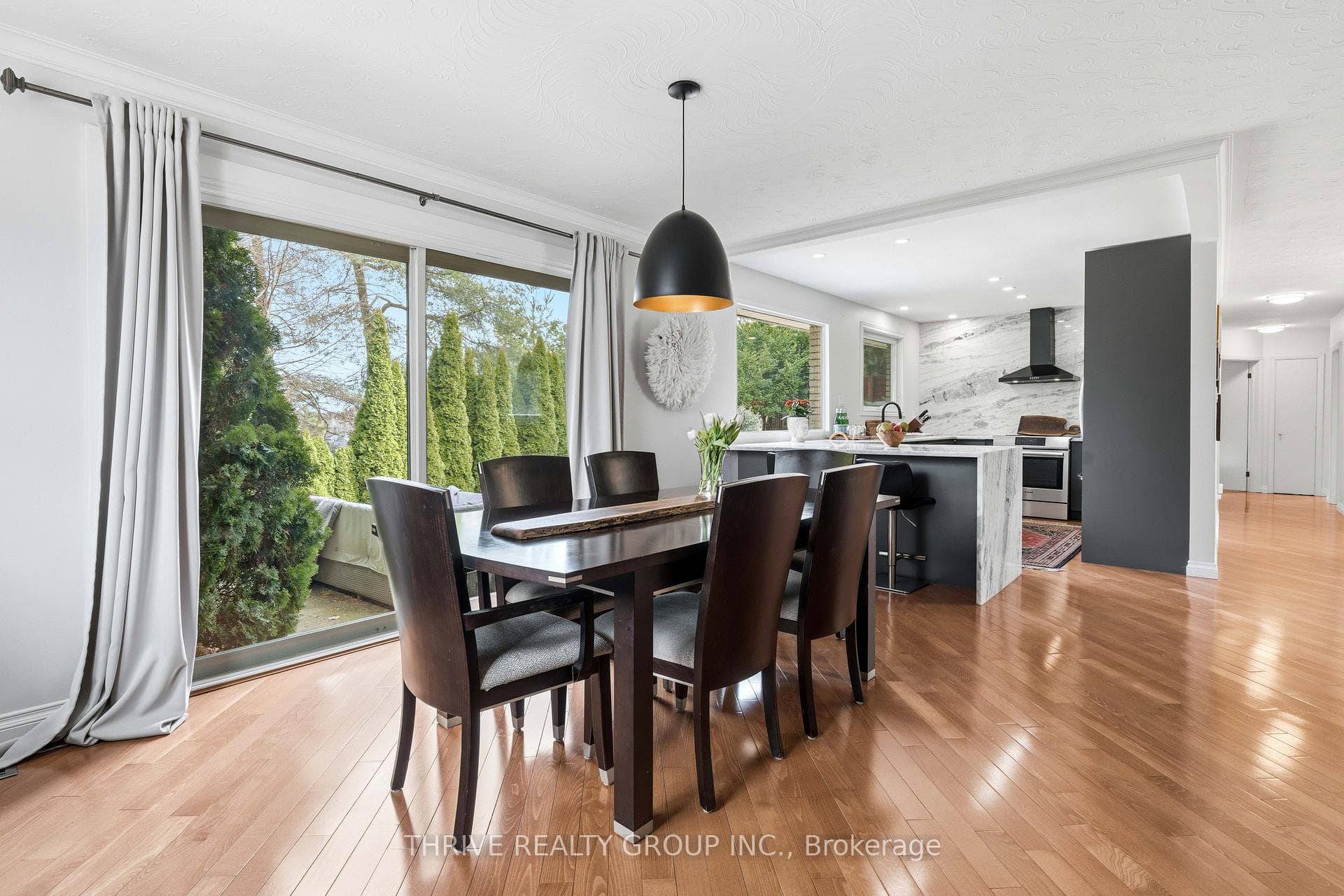 688 Westmount Hill Drive photo 12