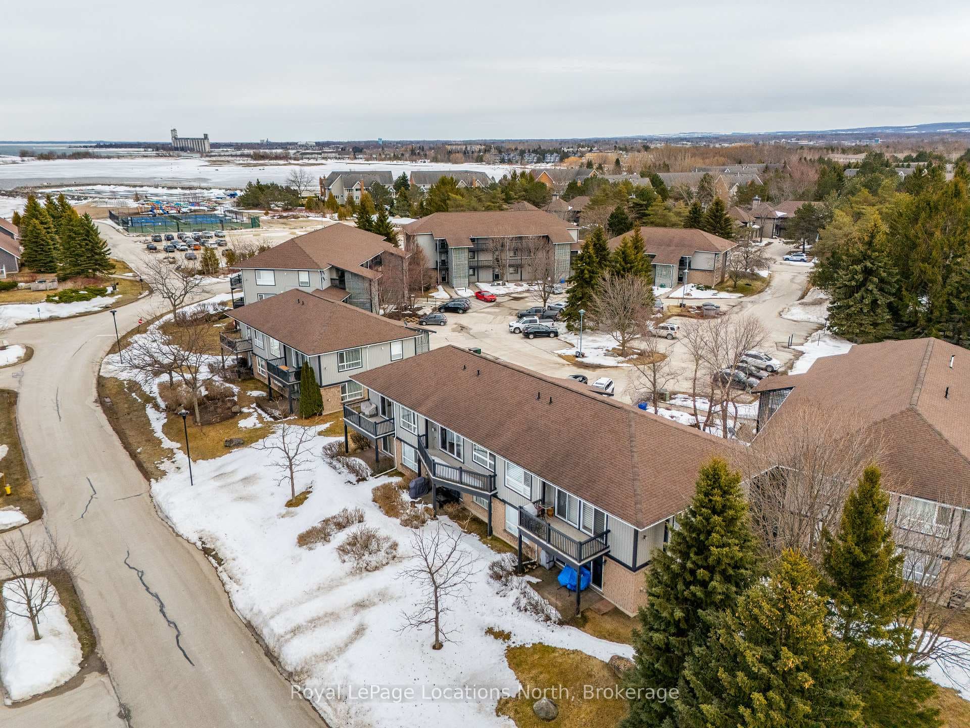 465 Mariners Way photo 33