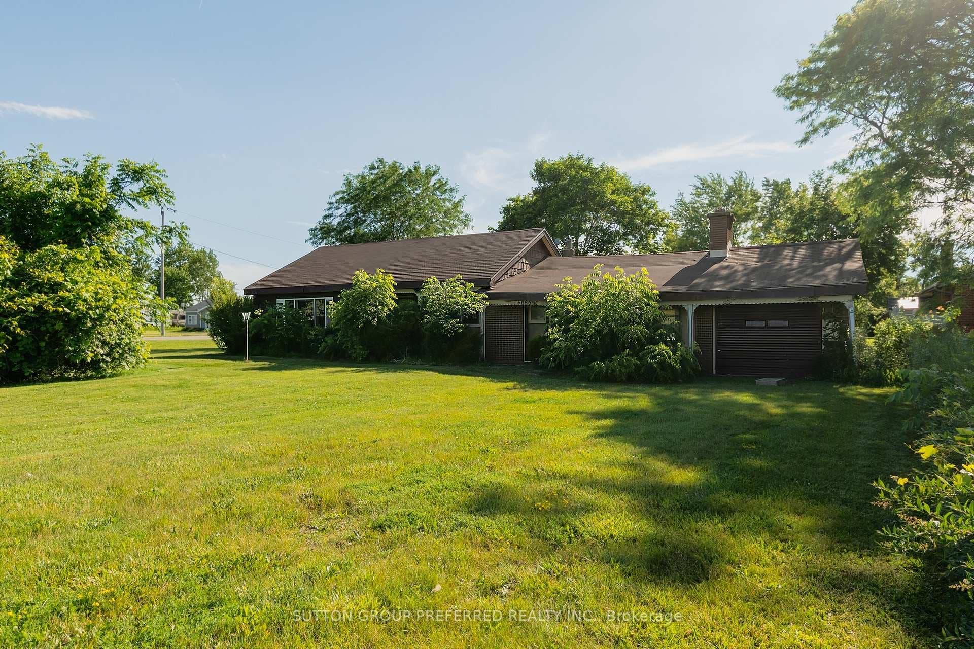 5085 Wellington Road photo 1