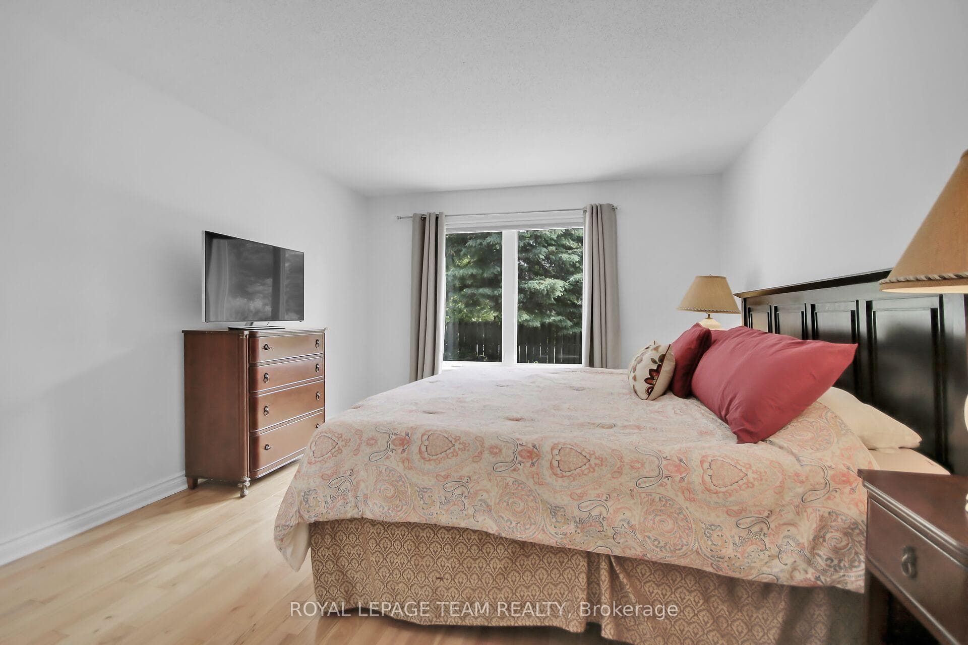 9 Weaver Crescent photo 17