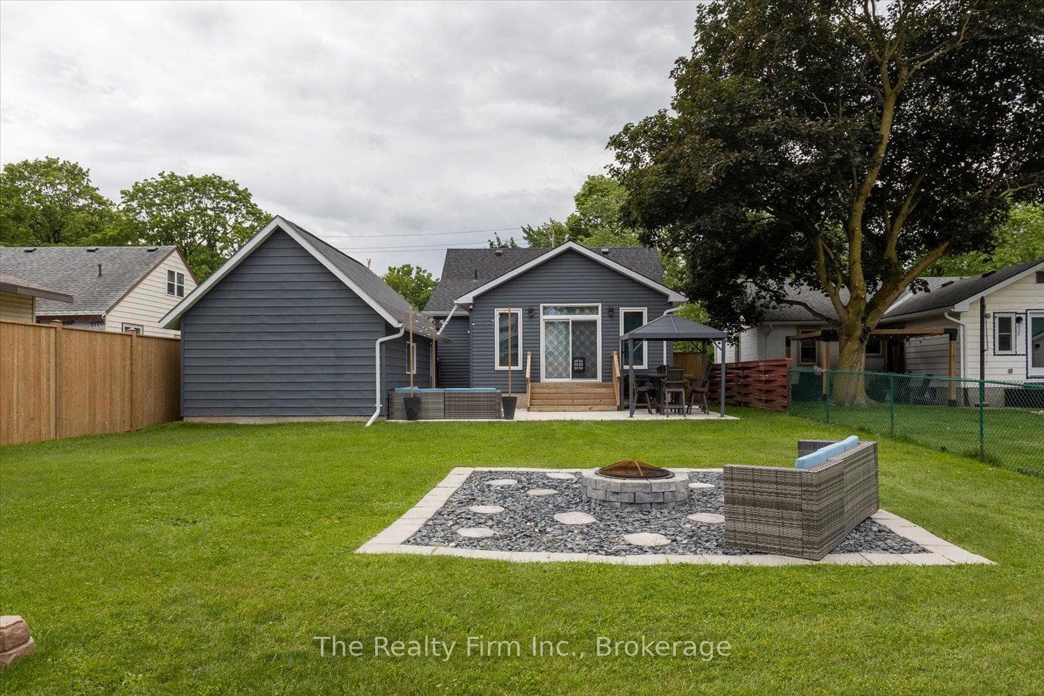 374 West Gore Street photo 3