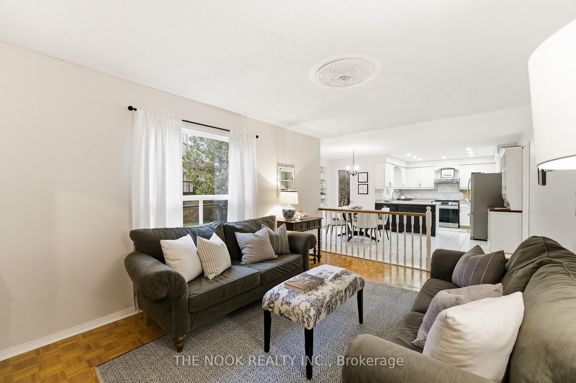 1565 Oakburn Street photo 12