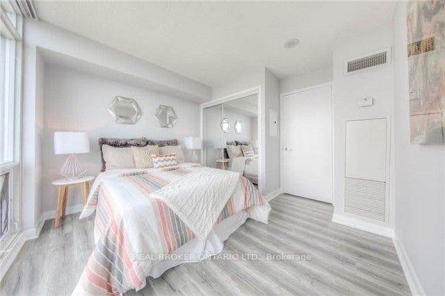15 Fort York Boulevard Unit 4512 photo 15