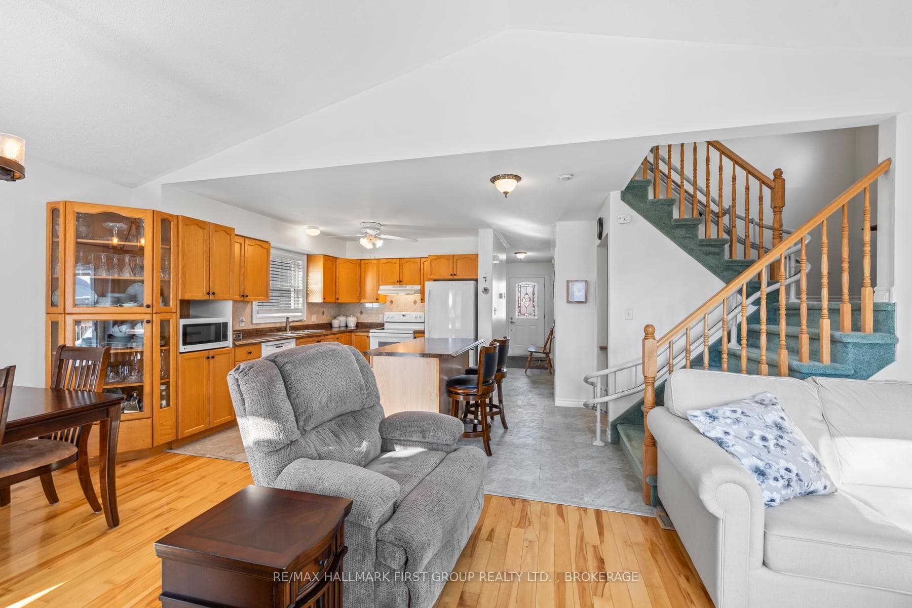 979 Rainbow Crescent photo 9