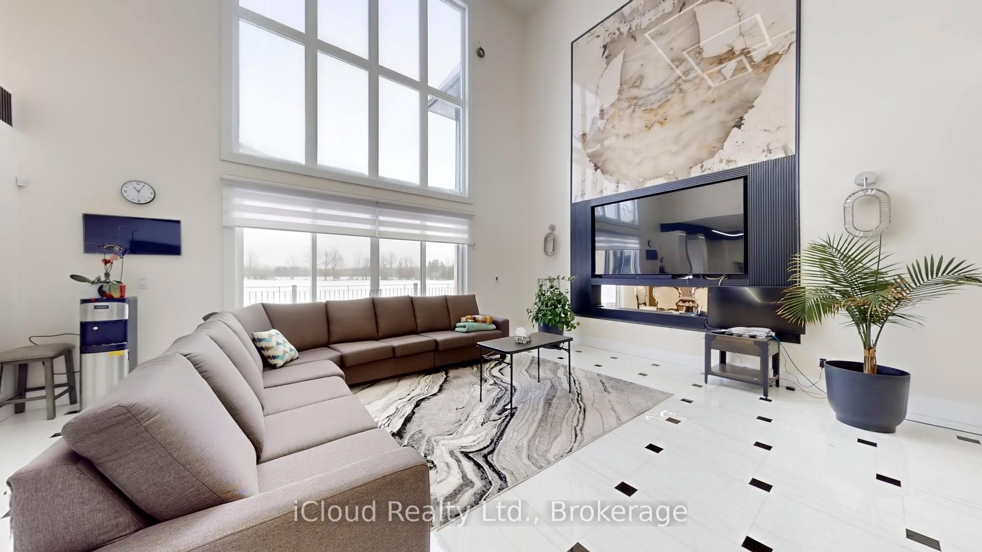 674525 Hurontario Street photo 3
