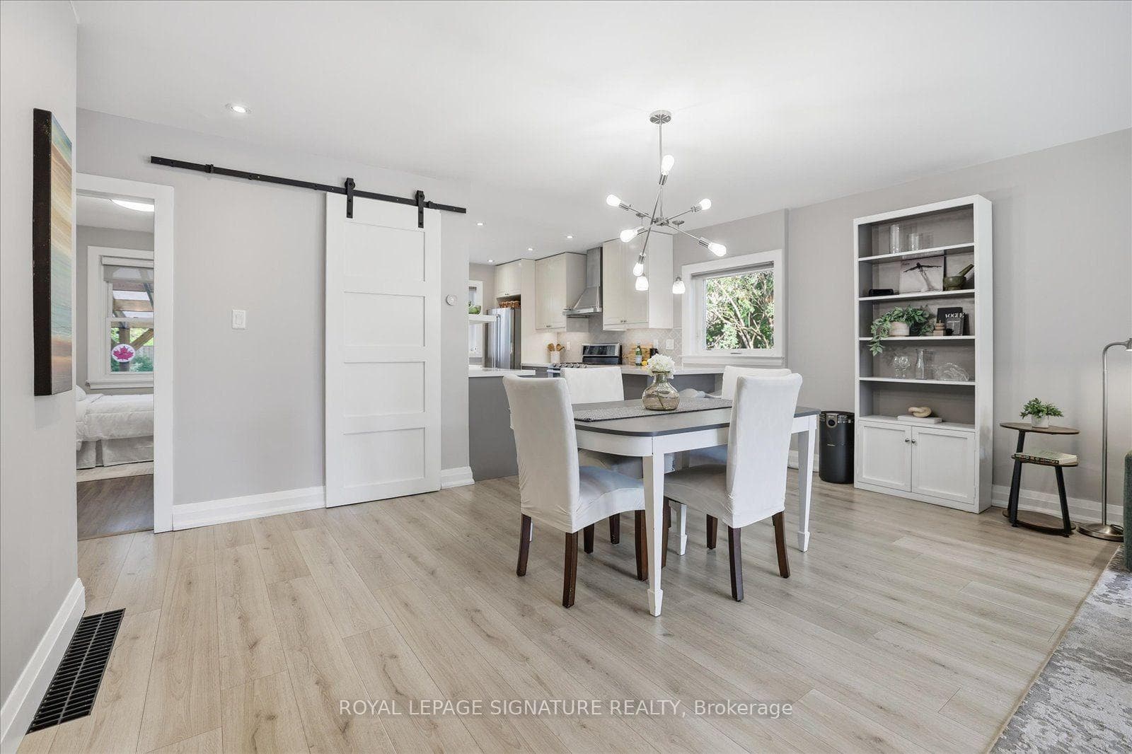 24 Latham Avenue photo 5