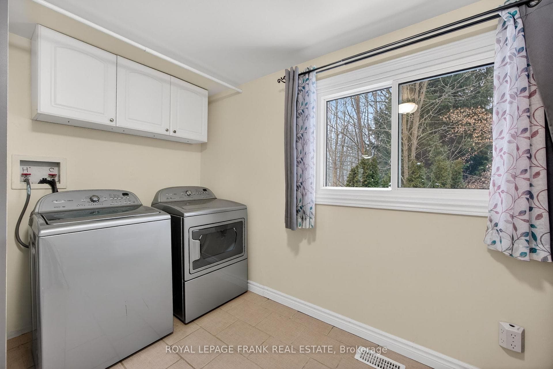 3576 John Street photo 16