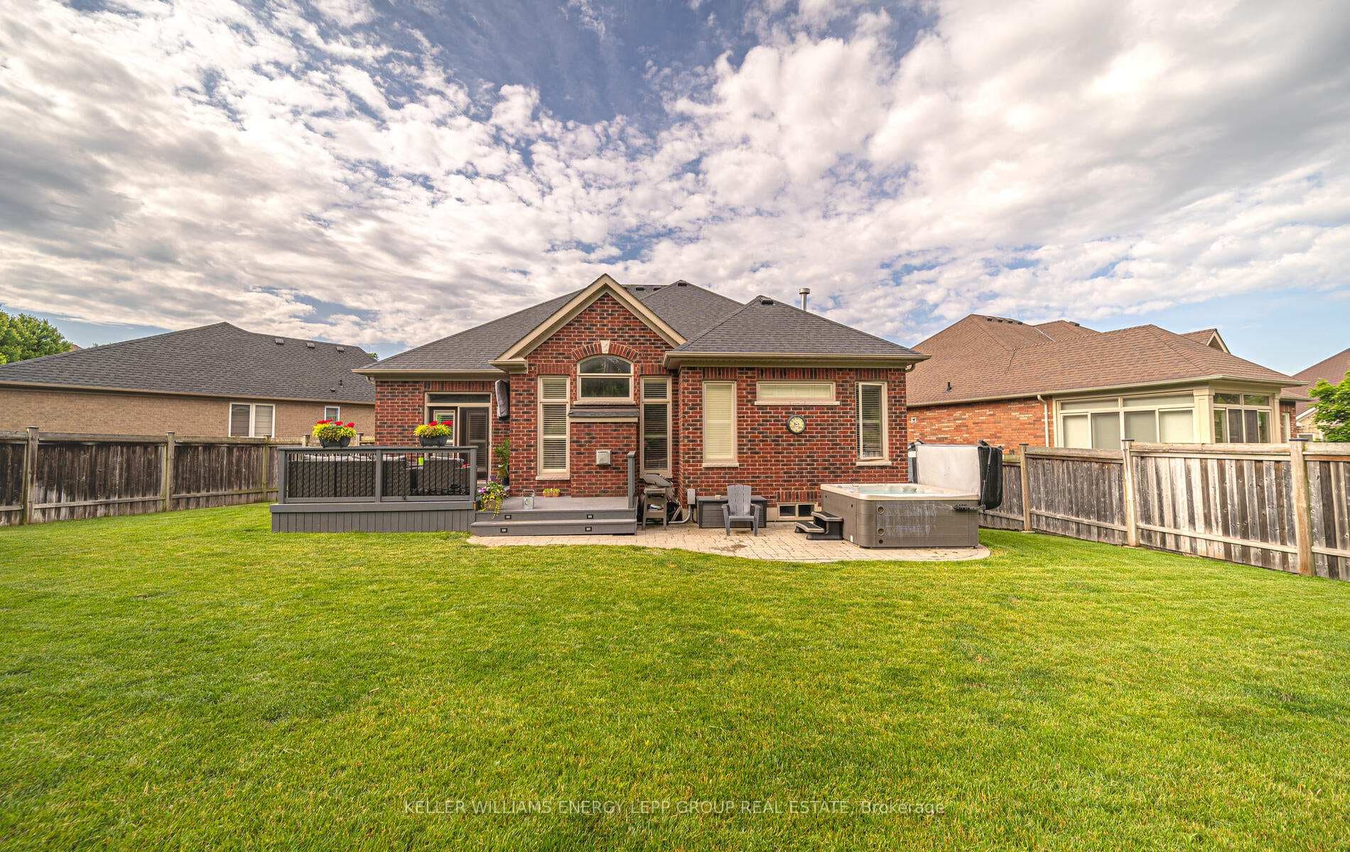 8 Gilchrist Court photo 5