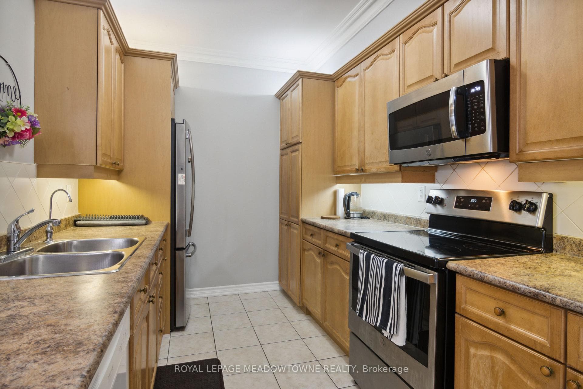 9519 Keele Street Unit 223 photo 11