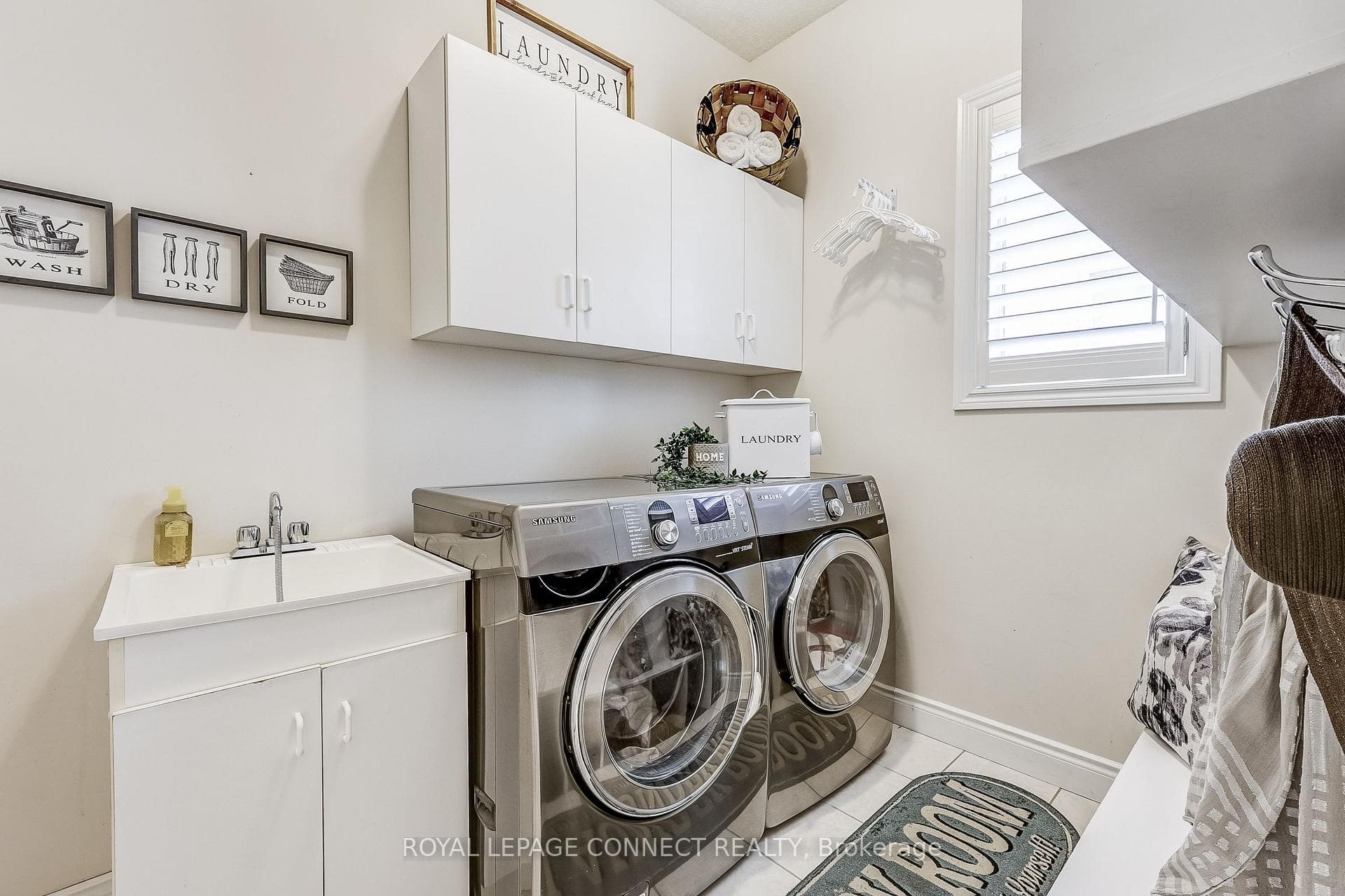 2239 Pindar Crescent photo 10