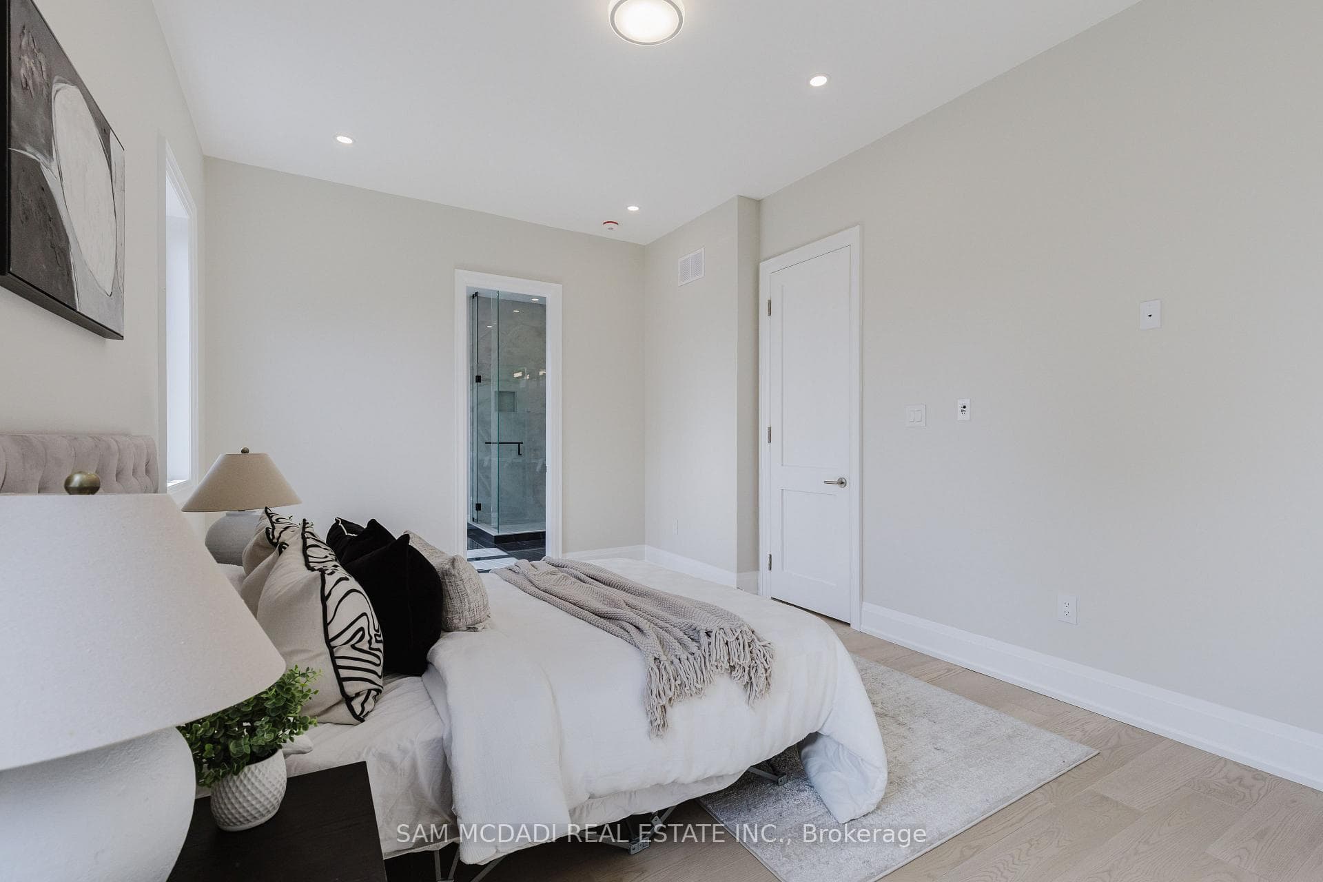 2346 Rebecca Street photo 24
