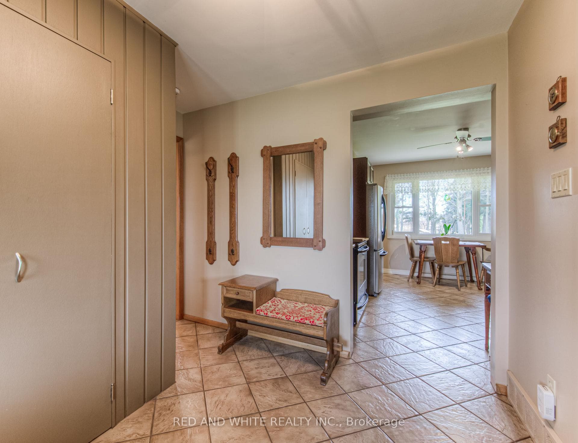 137 Riverbank Drive photo 8