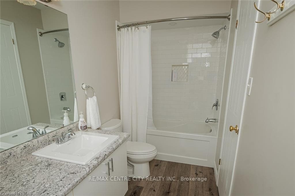 46 ALDBOROUGH Avenue photo 28
