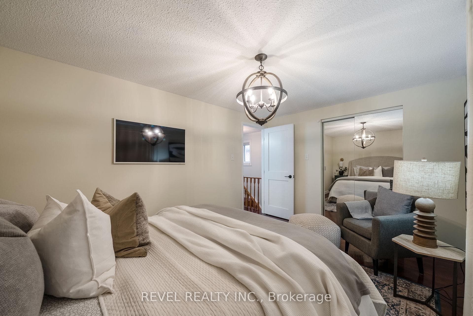 136 Chatfield Drive photo 22